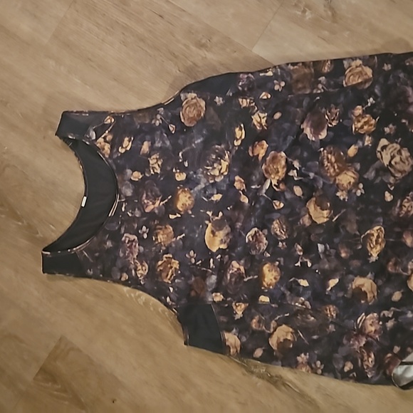 Lululemon floral sculpt tank - Picture 2 of 5